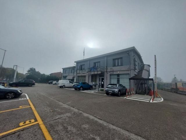Capannone in vendita di 1695 m² in Via Alessio Prati, 34