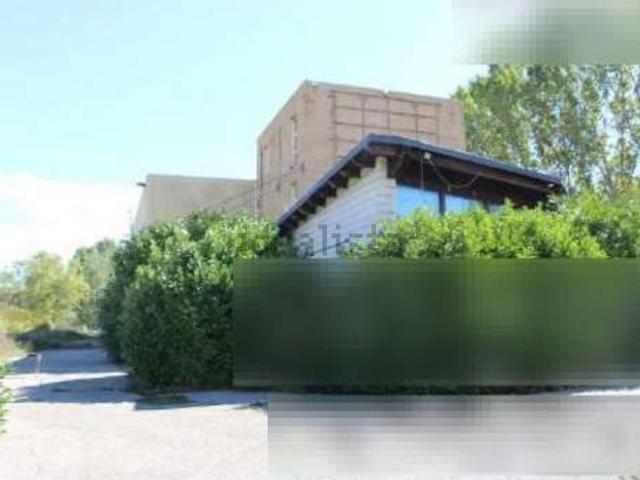 Capannone in vendita di 1709 m² in Via delle Vignole