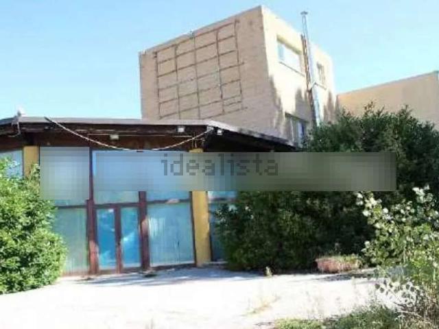 Capannone in vendita di 1709 m² in Via delle Vignole