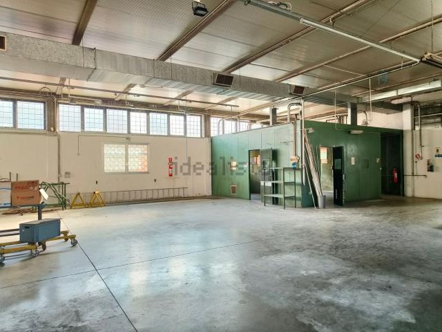 Capannone in vendita di 1700 m²