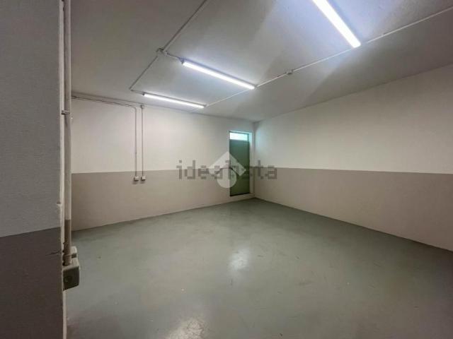 Capannone in vendita di 1700 m² in Corso Bergamo