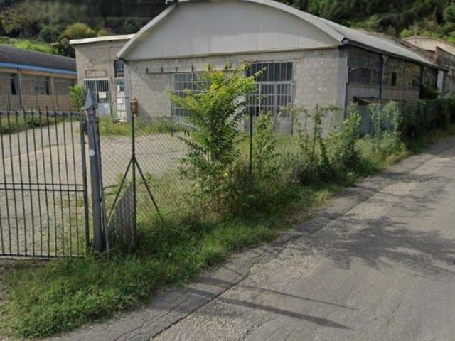 Capannone in vendita di 1700 m² in Via Botticelli