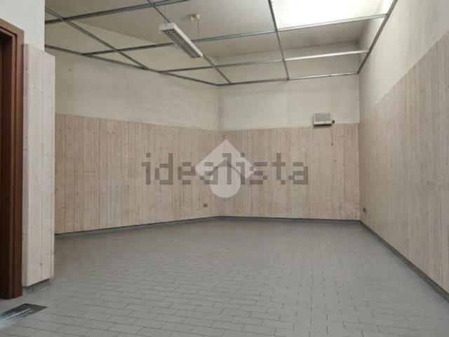 Capannone in vendita di 1700 m² in Via Chisola, 14
