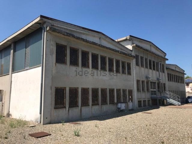 Capannone in vendita di 1700 m² in Via Giuseppe di Vittorio