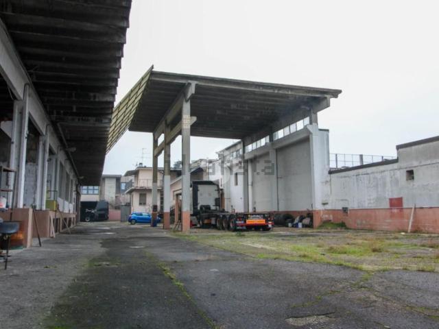 Capannone in vendita di 1700 m² in Via Ticino, 10