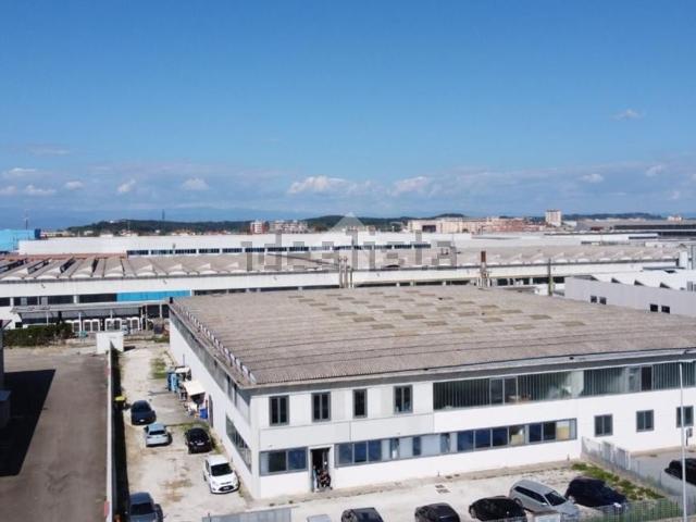Capannone in vendita di 1700 m² in Viale Africa, 34