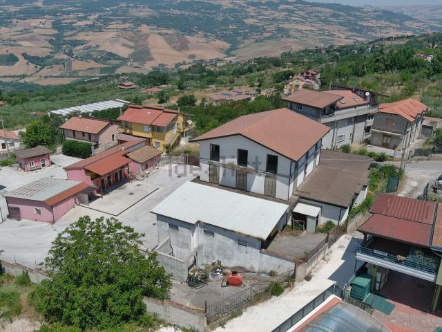 Capannone in vendita di 1712 m² in Via Giovanni Falcone