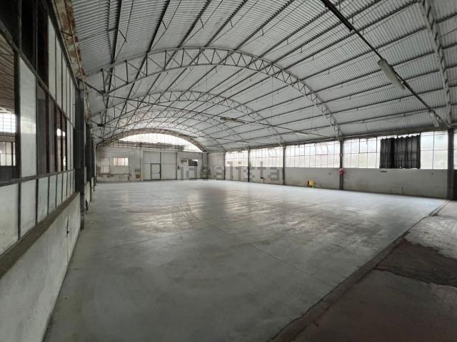Capannone in vendita di 1720 m² in Via Brigata G.A.P