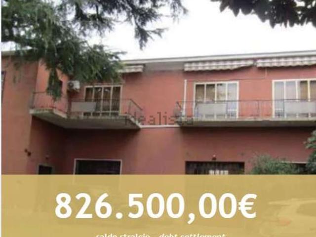 Capannone in vendita di 1721 m² in Via Edoardo de Betta