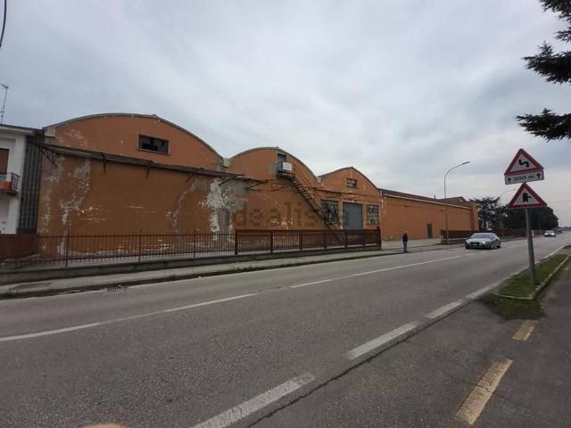Capannone in vendita di 1722 m² in Strada Imola