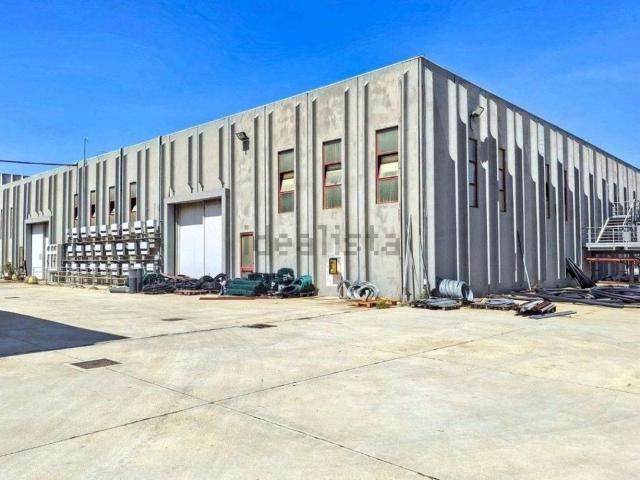 Capannone in vendita di 1735 m² in Via Chiarugi, 9067