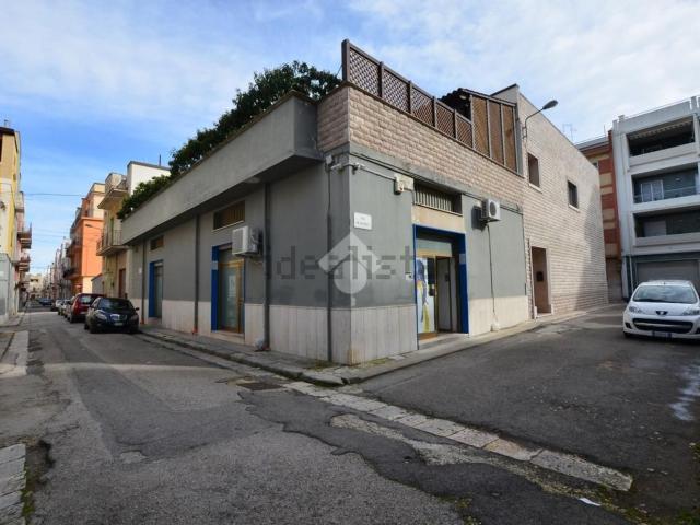 Capannone in vendita di 173 m² in Via M. Rosati, 1