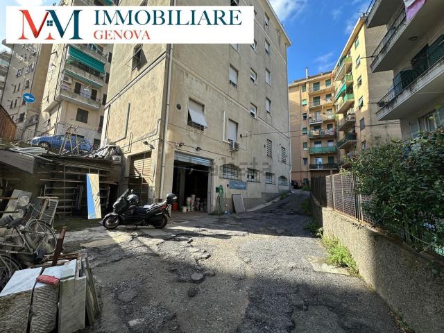 Capannone in vendita di 173 m² in Via Terpi, 58