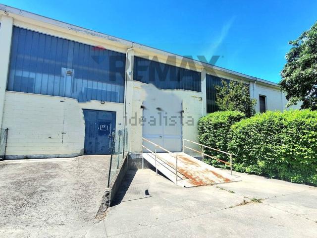 Capannone in vendita di 174 m² in Via G. Amendola, 11
