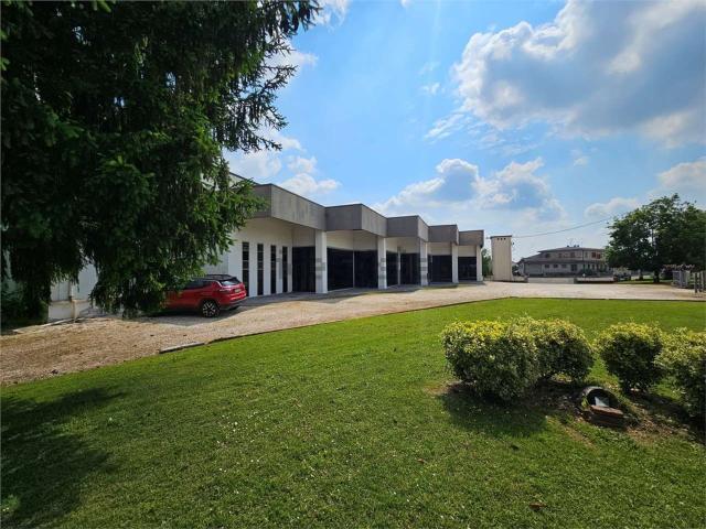 Capannone in vendita di 1750 m²