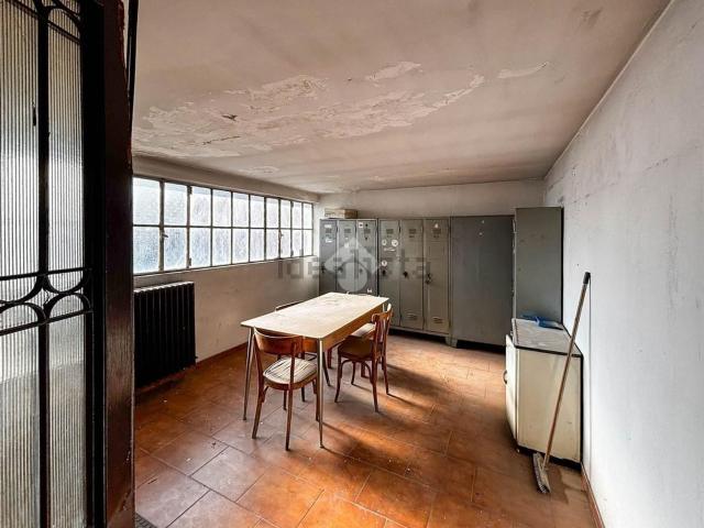 Capannone in vendita di 1750 m² in Corso Europa, 41