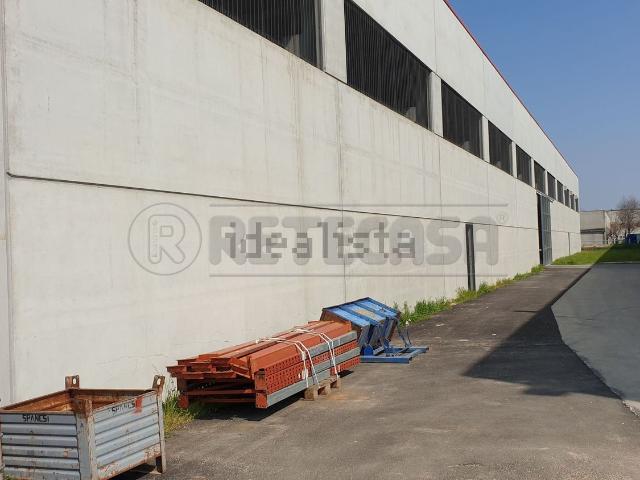 Capannone in vendita di 1750 m² in Via del Progresso