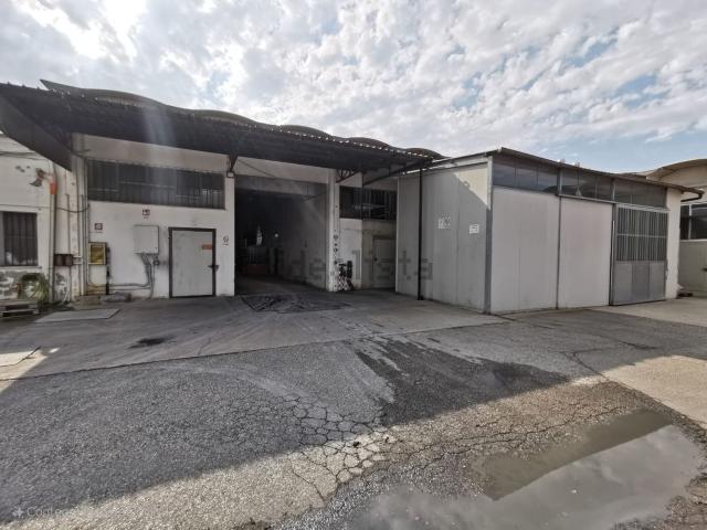 Capannone in vendita di 1750 m² in Via Torino