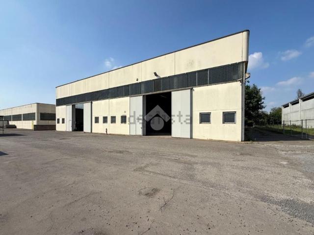 Capannone in vendita di 1752 m² in Via Bastida, 22