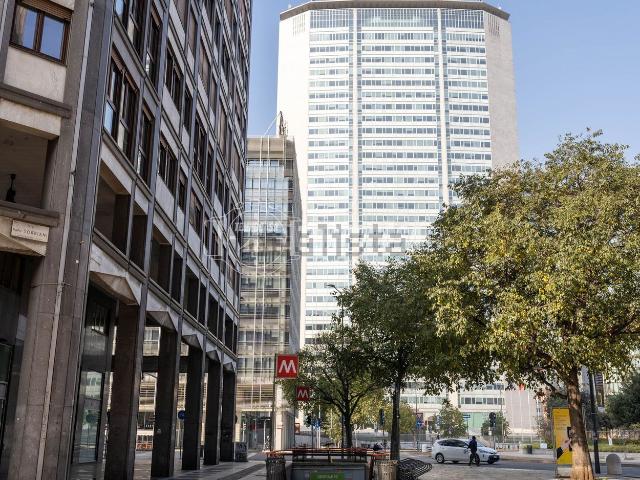 Locale in vendita di 175 m² in Via Napo Torriani, 19