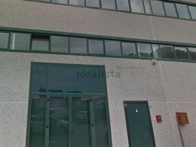 Capannone in vendita di 176 m² in Via del Lavoro, 44
