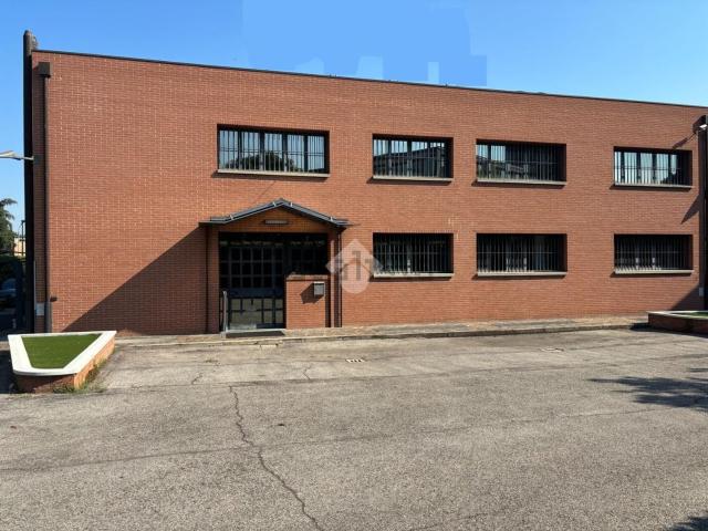 Capannone in vendita di 1780 m² in Via della Cooperazione, 7