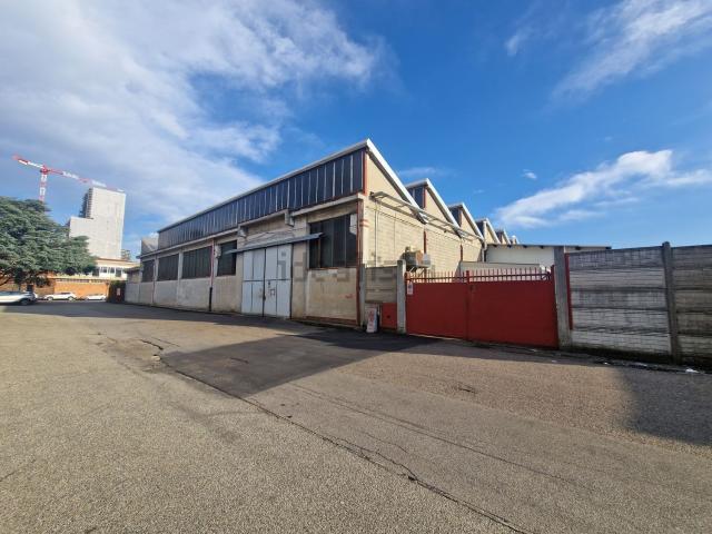 Capannone in vendita di 1780 m² in Via Vincenzo Gioberti