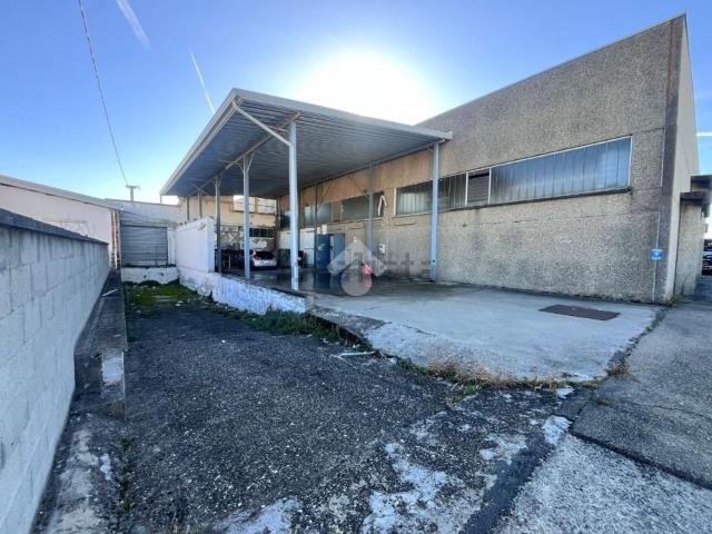 Capannone in vendita di 1800 m²