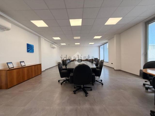 Capannone in vendita di 1800 m²