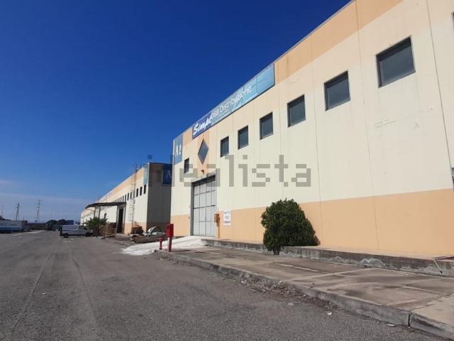 Capannone in vendita di 1800 m²