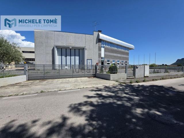 Capannone in vendita di 1800 m² in Circonvallazione Bran