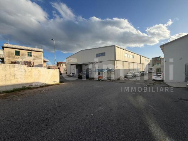 Capannone in vendita di 1800 m² in Via Consolare Valeria in Tremestieri, 388