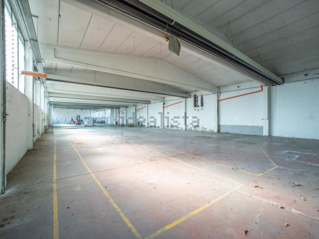Capannone in vendita di 1800 m² in Via Domea, 79