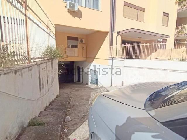 Capannone in vendita di 1800 m² in Via Giuseppe Cimbali, 43