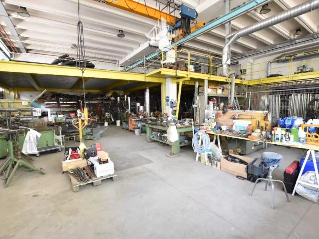 Capannone in vendita di 1800 m² in Via Luigi Galvani