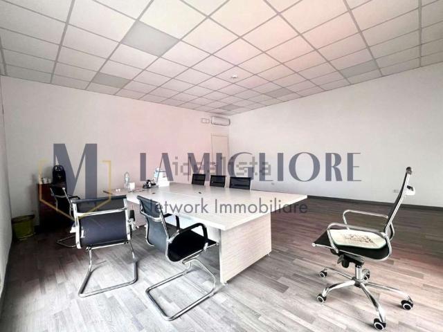 Capannone in vendita di 1800 m² in Via Perugia, 10