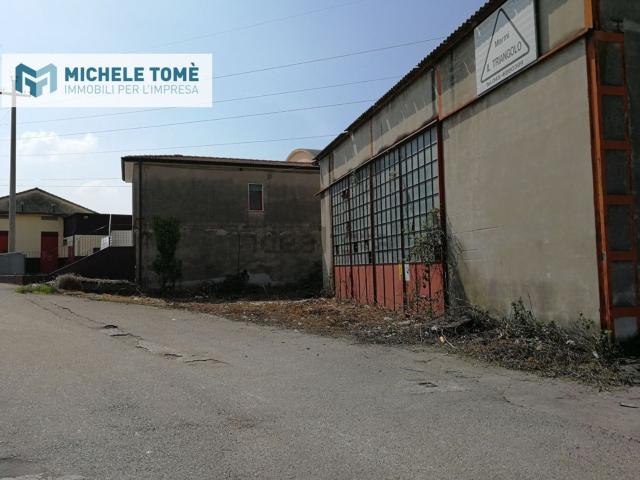 Capannone in vendita di 1800 m² in Via Sottomori