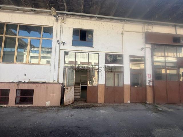 Capannone in vendita di 1800 m² in Via Ticino, 10