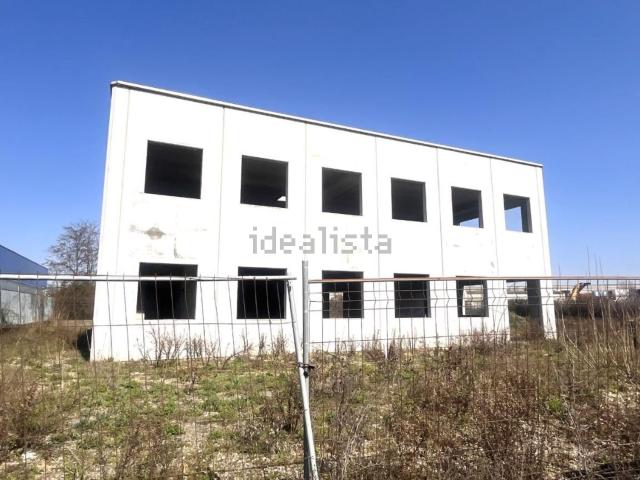 Capannone in vendita di 1800 m² in Via Trattato di Maastricht, 12