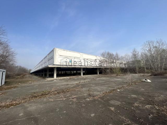 Capannone in vendita di 18021 m² in Strada Trossi