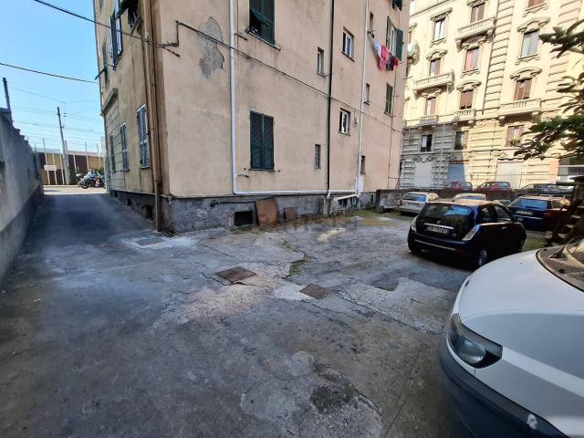 Capannone in vendita di 180 m² in Via Paolo Mantegazza