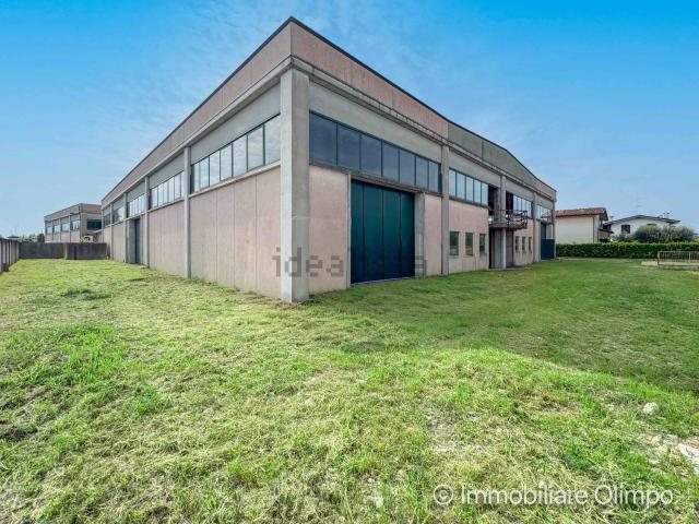 Capannone in vendita di 1820 m² in Via Loncon, 2