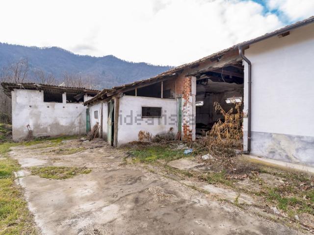 Capannone in vendita di 182 m² in Via San Martino, 46