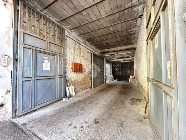 Capannone in vendita di 182 m² in Via Sant&apos Andrea Avellino, 26