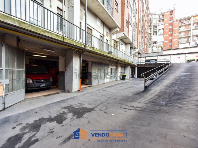 Capannone in vendita di 182 m² in Corso Regina Margherita, 288