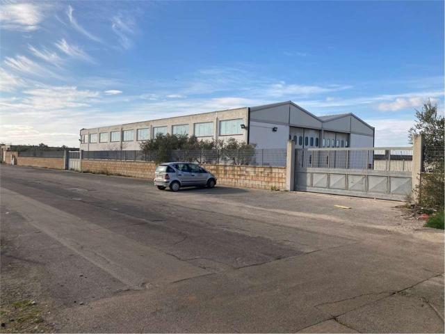 Capannone in vendita di 1835 m² in Via Primaldo Politi, 20