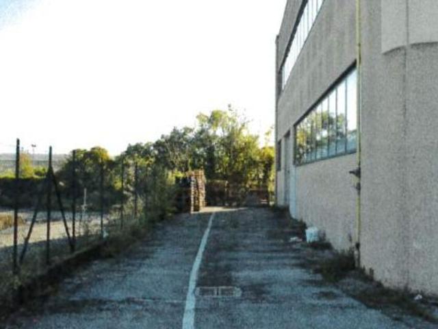 Capannone in vendita di 1840 m² in Via Vò di Placca, 91