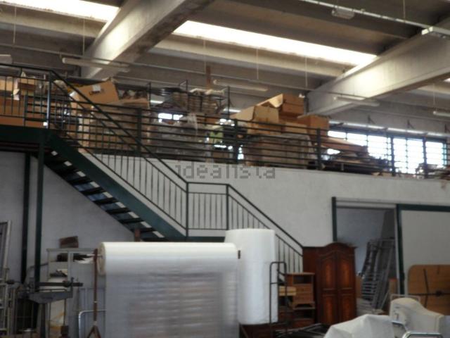 Capannone in vendita di 1842 m² in Via Monviso, 3