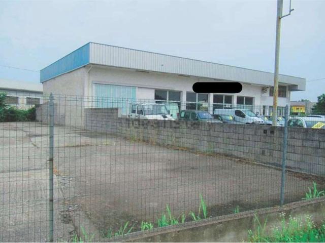 Capannone in vendita di 184 m² in Via Levada, 126