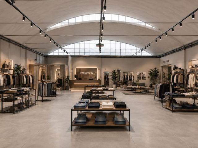 Capannone in vendita di 1850 m² in Via Domenico Lama, 16
